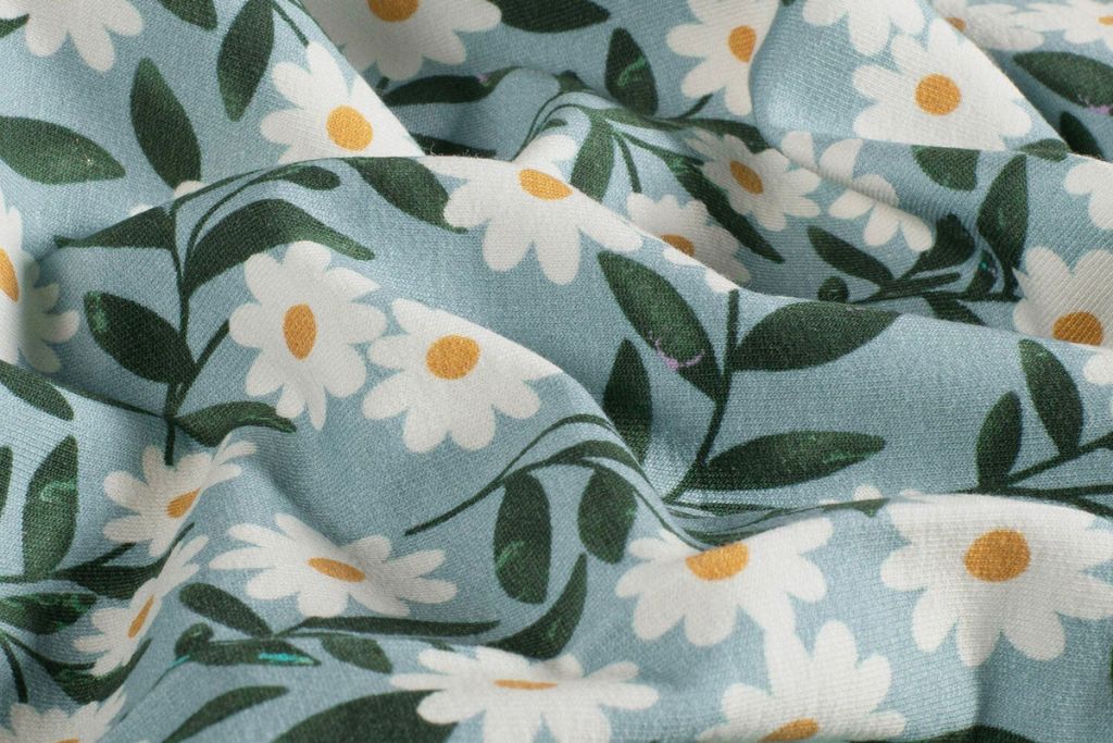 French Terry mit Blumen, Gänseblümchen, blau, 0,5 m