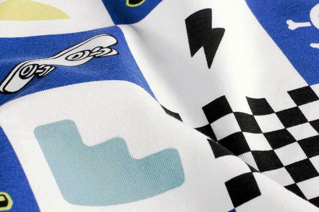 Jersey mit Skateboards, weiß, blau, 0,5 m