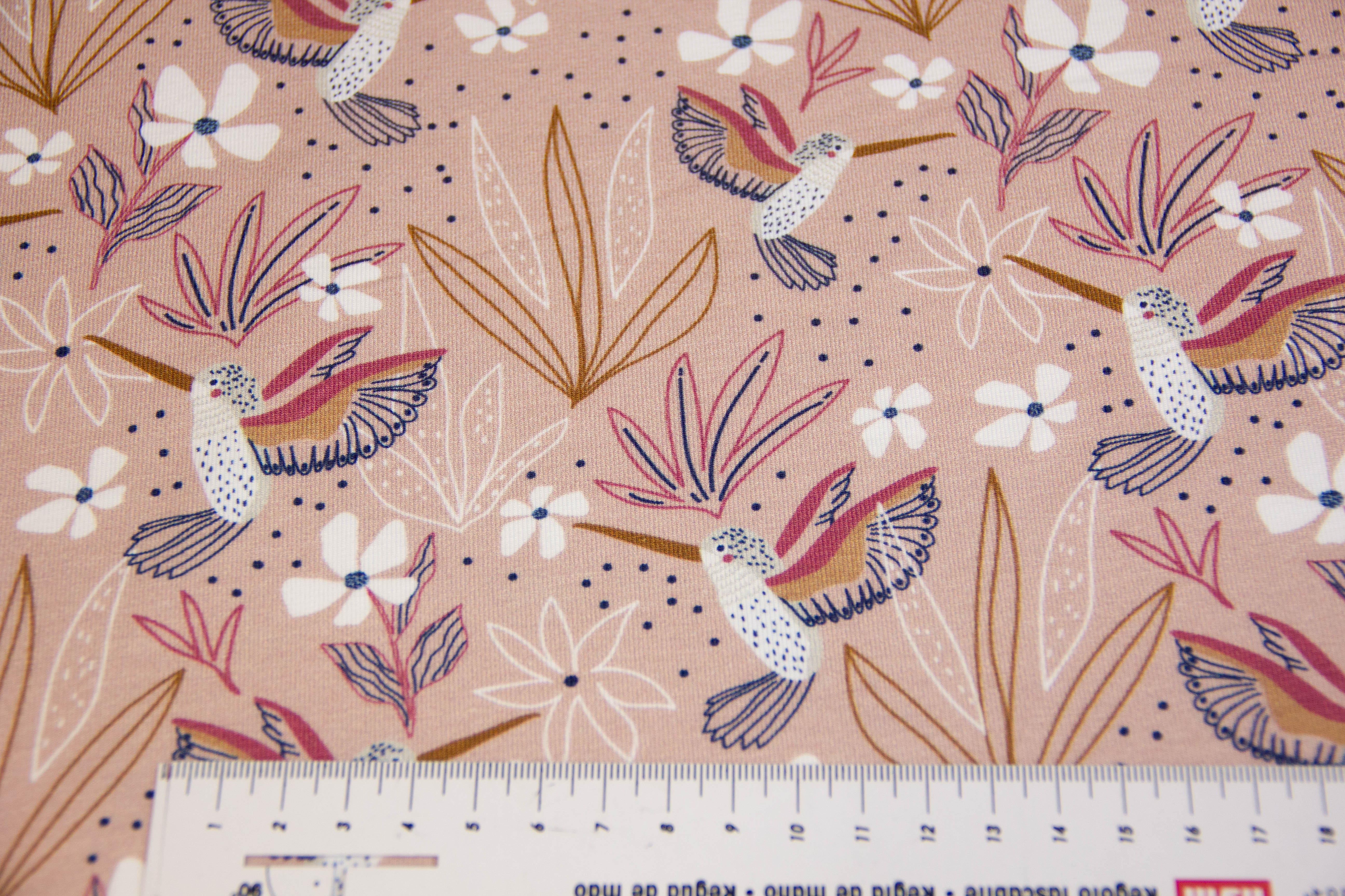 Jersey mit Kolibris und Blumen, altrosa, 0,5 m