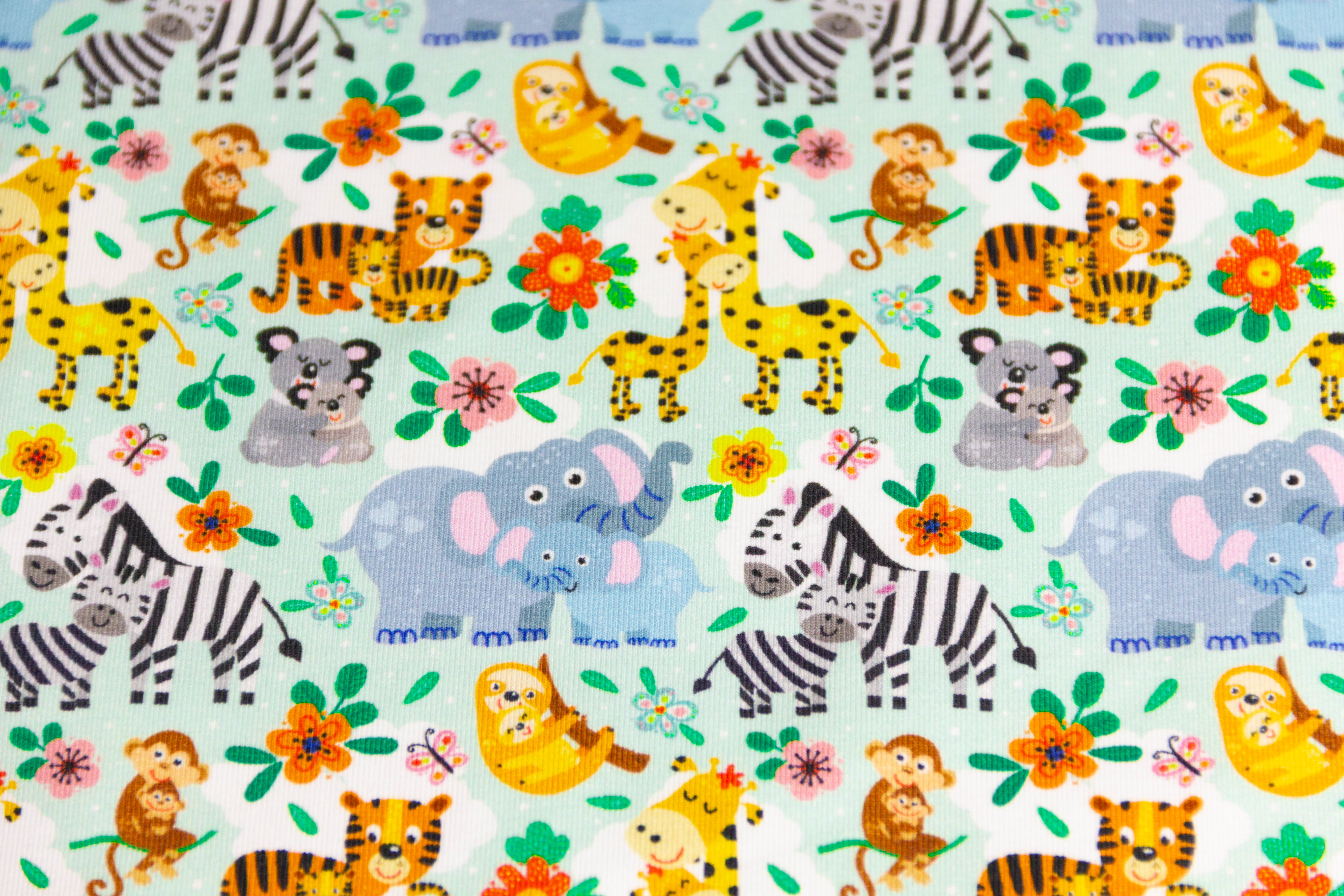 Jersey mit Zootieren, Elefanten, Giraffen, mintgrün, Artikel-Nr. FVJ-2328, Fräulein von Julie, 0,5 m