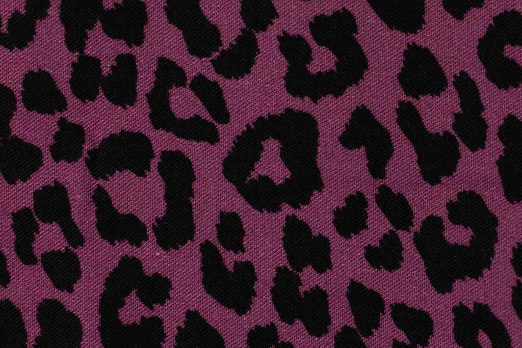Viskose Webware, "Klara", Leo Print, beere, 0,5 m