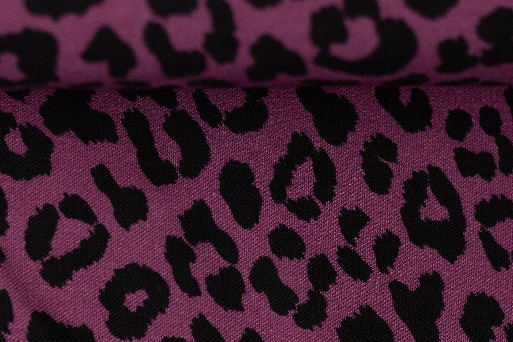 Viskose Webware, "Klara", Leo Print, beere, 0,5 m