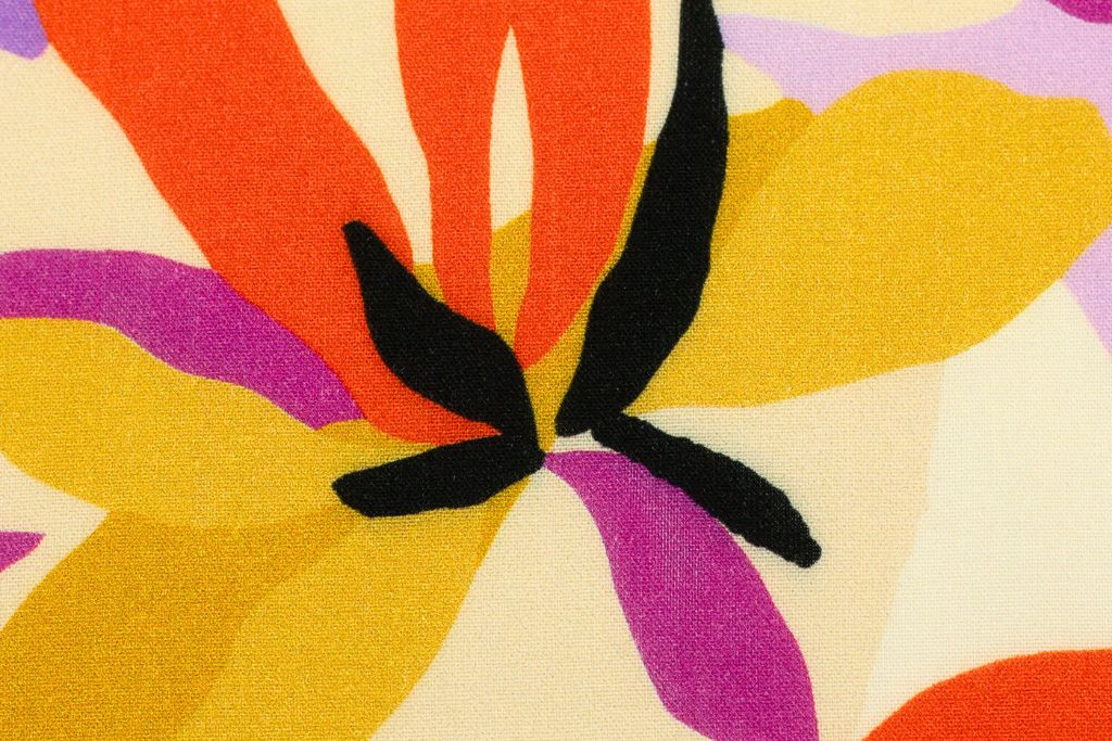 Viskose Webware "Malis" mit Blumen, abstrakt, flieder, naturweiß, Swafing, 0,5 m