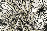 Viskose Webware mit Blumen, schwarz, naturweiß, 0,5 m