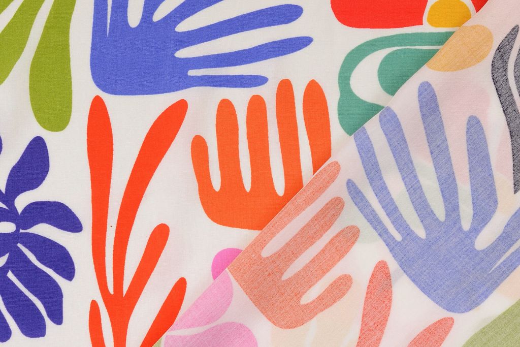 Viskose Webware mit Blumen, bunt, 0,5 m