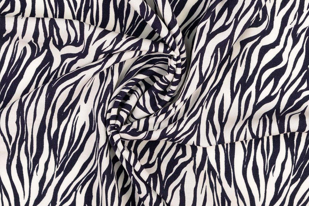 Viskose Webware, Zebra, weiß, marine, 0,5 m