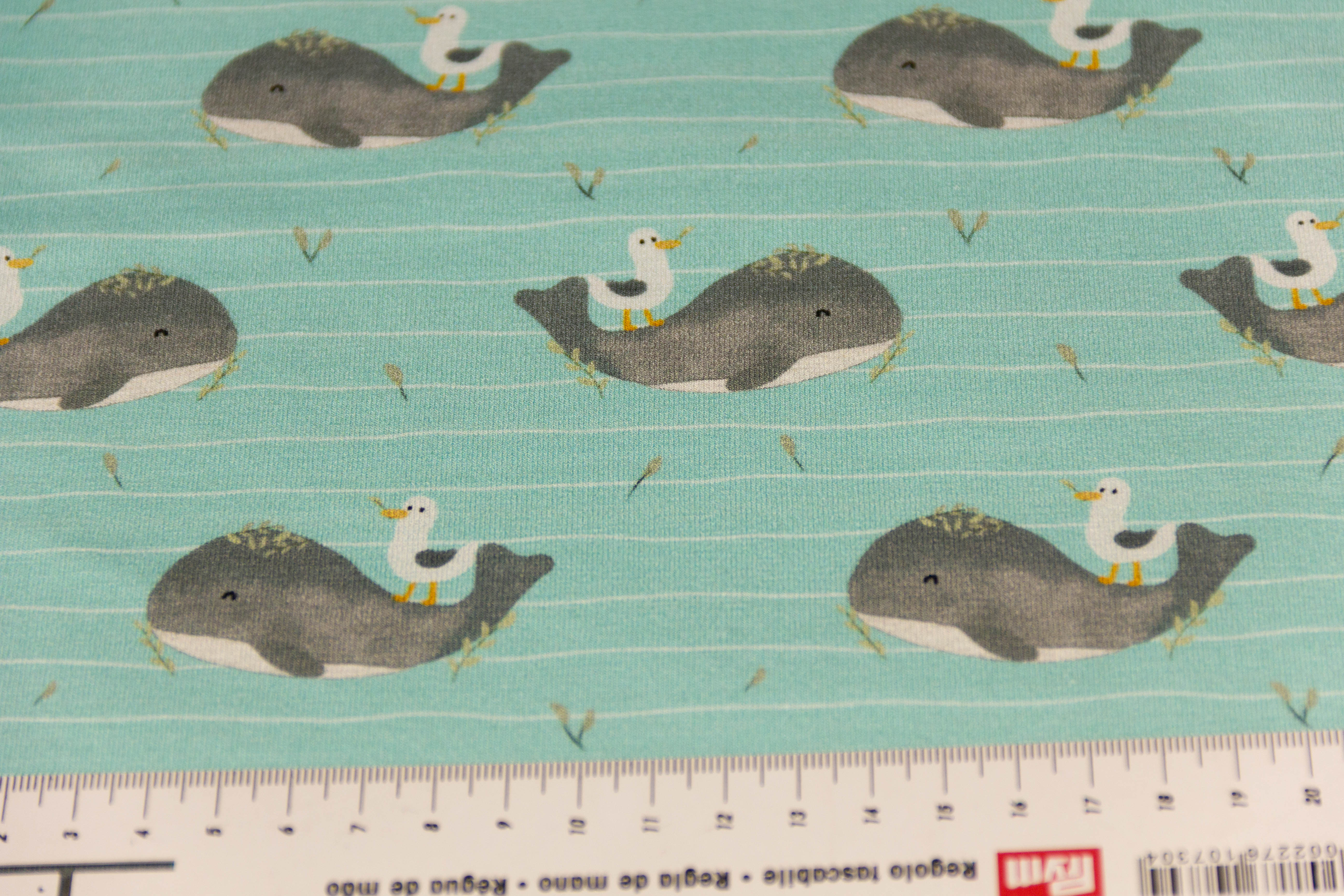 Jersey mit süßen Walen und Möwen, mint, 0,5 m