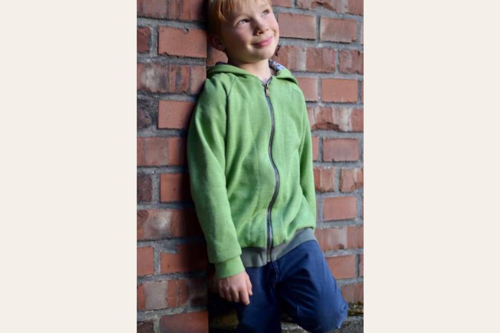 Papierschnittmuster "Sweatjacke" von Lybstes (Gr. 50-146)