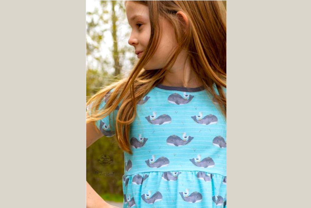 Jersey mit süßen Walen und Möwen, mint, 0,5 m