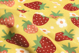 Baumwollwebware, Popeline mit Erdbeeren, ockergelb, 0,5 m