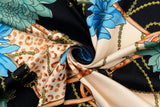Viskose Satin mit Blumen und Ketten, schwarz, 0,5 m